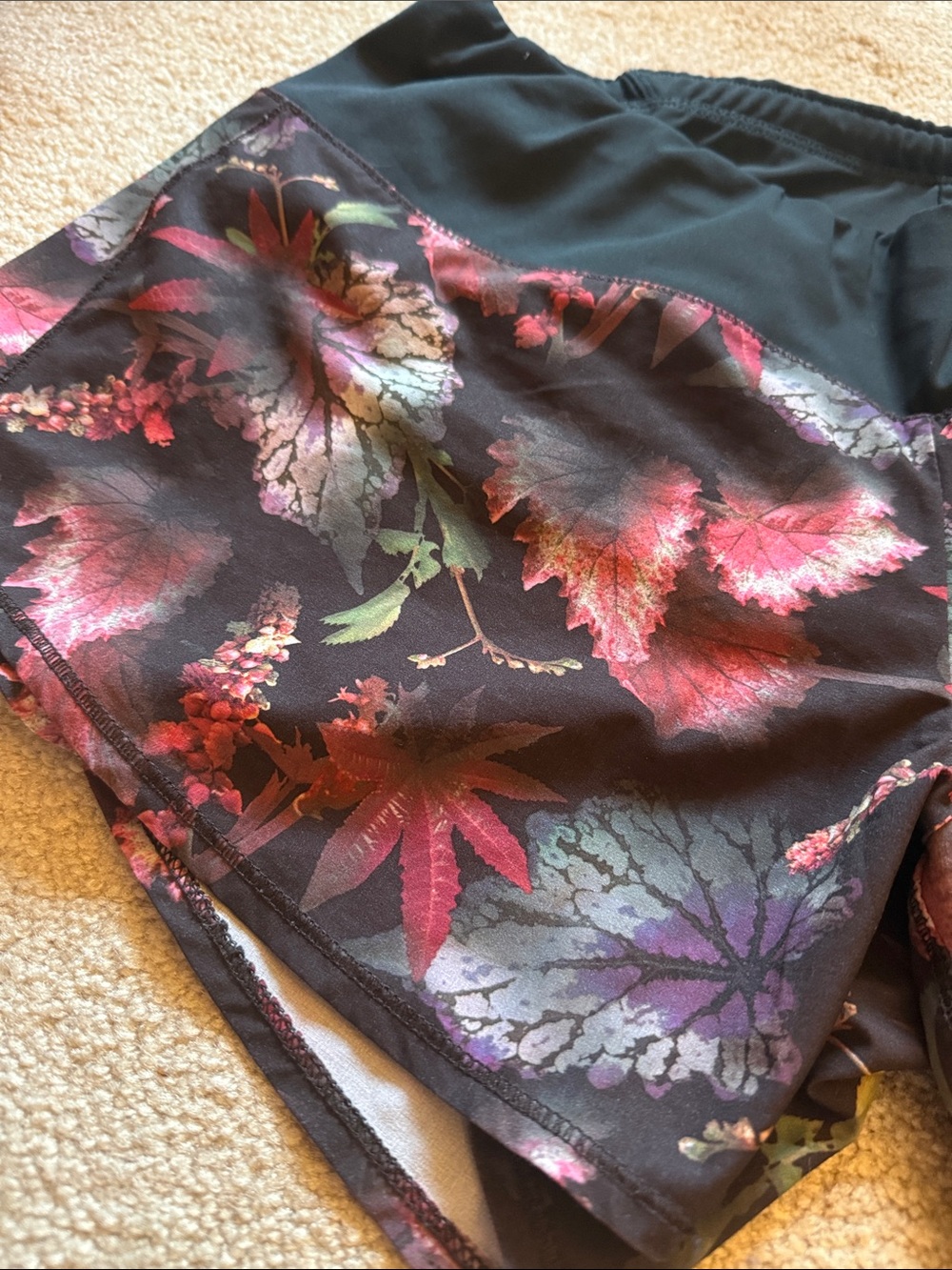 Oiselle Roga Shorts Autumn Foliage Print - Picture 3 of 10
